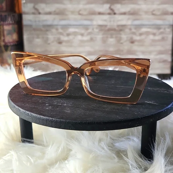 Fashion Eyewear, women's clear trendy eyewear with super cute frame. - Picture 3 of 4